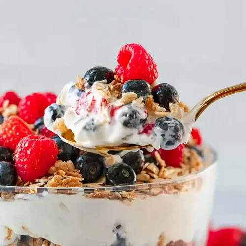 berry yogurt parfait trifle